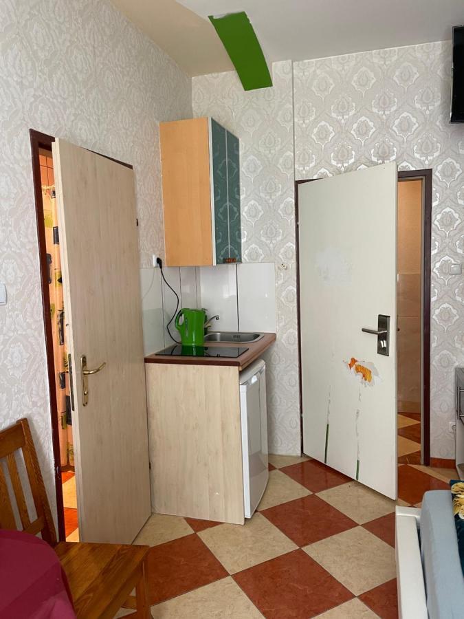 Viktoria Artur Hostel *
