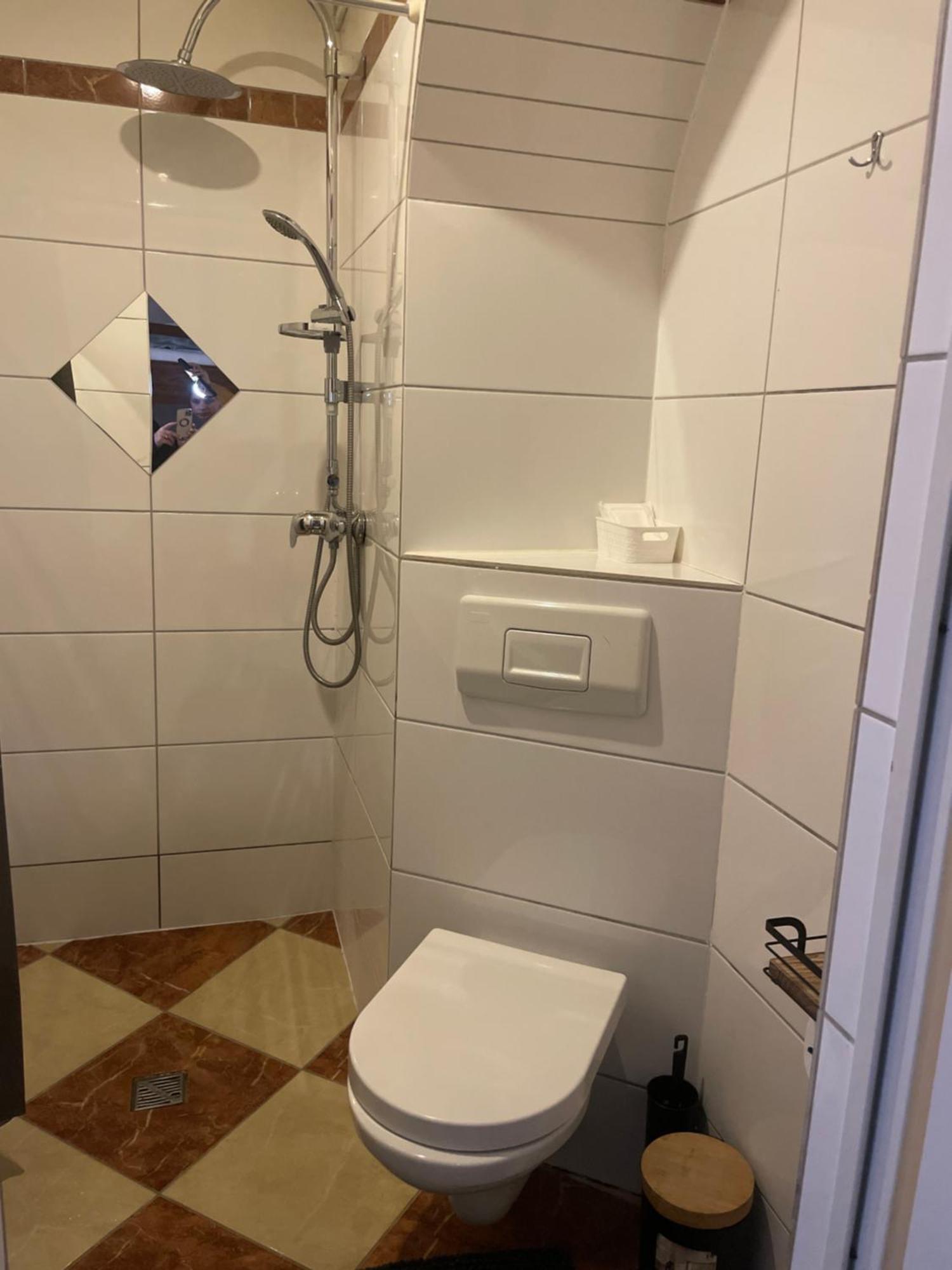 Viktoria Artur Hostel *