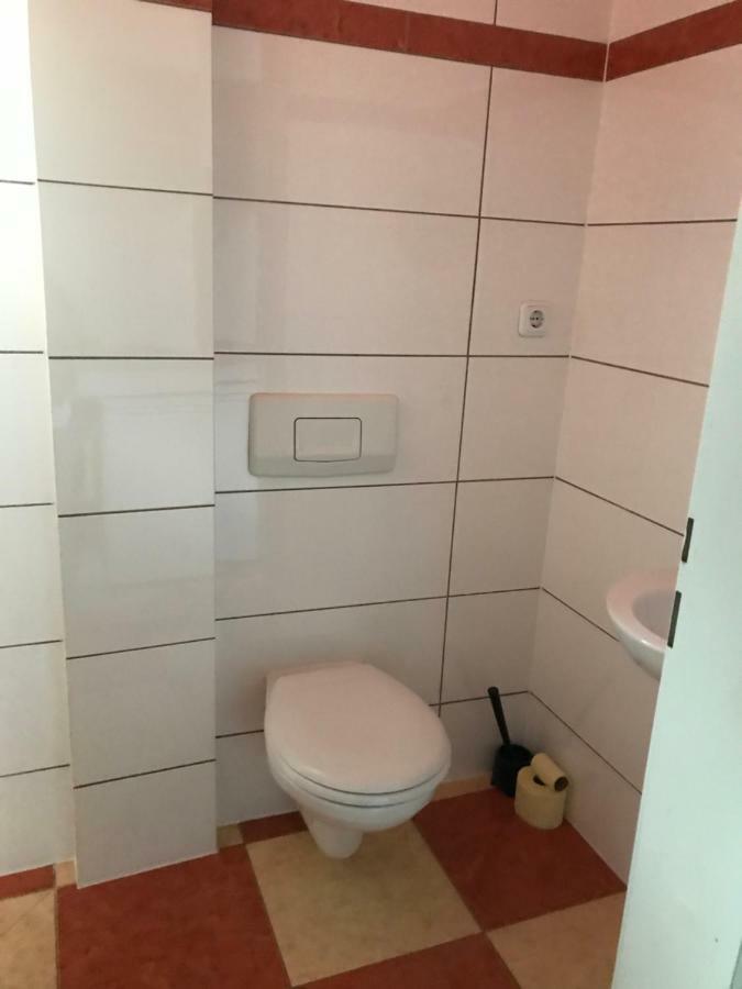Viktoria Artur Hostel *