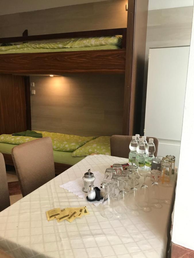 Viktoria Artur Hostel *